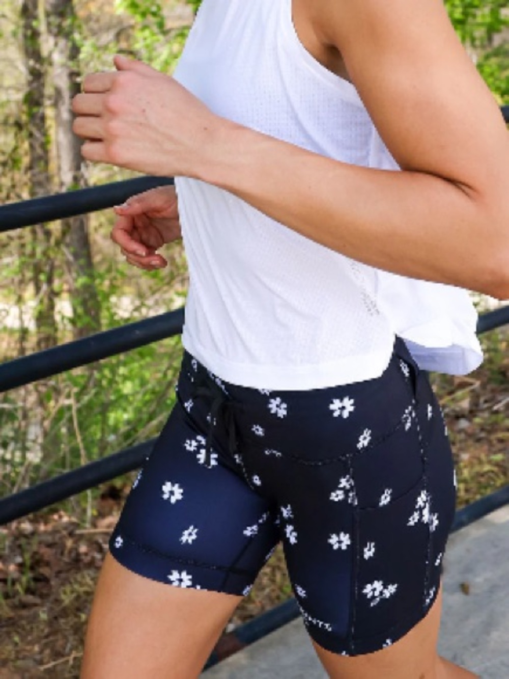 SPRINTS: Flexion 5" Compression Short w/ phone pockets!